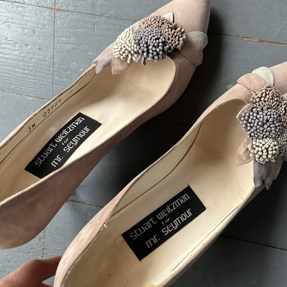 Stuart Weitzman Suede Pumps with flower detail - Picture 7 of 9